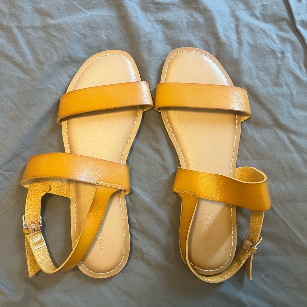 New Without Tags Old Navy Tan Sandals